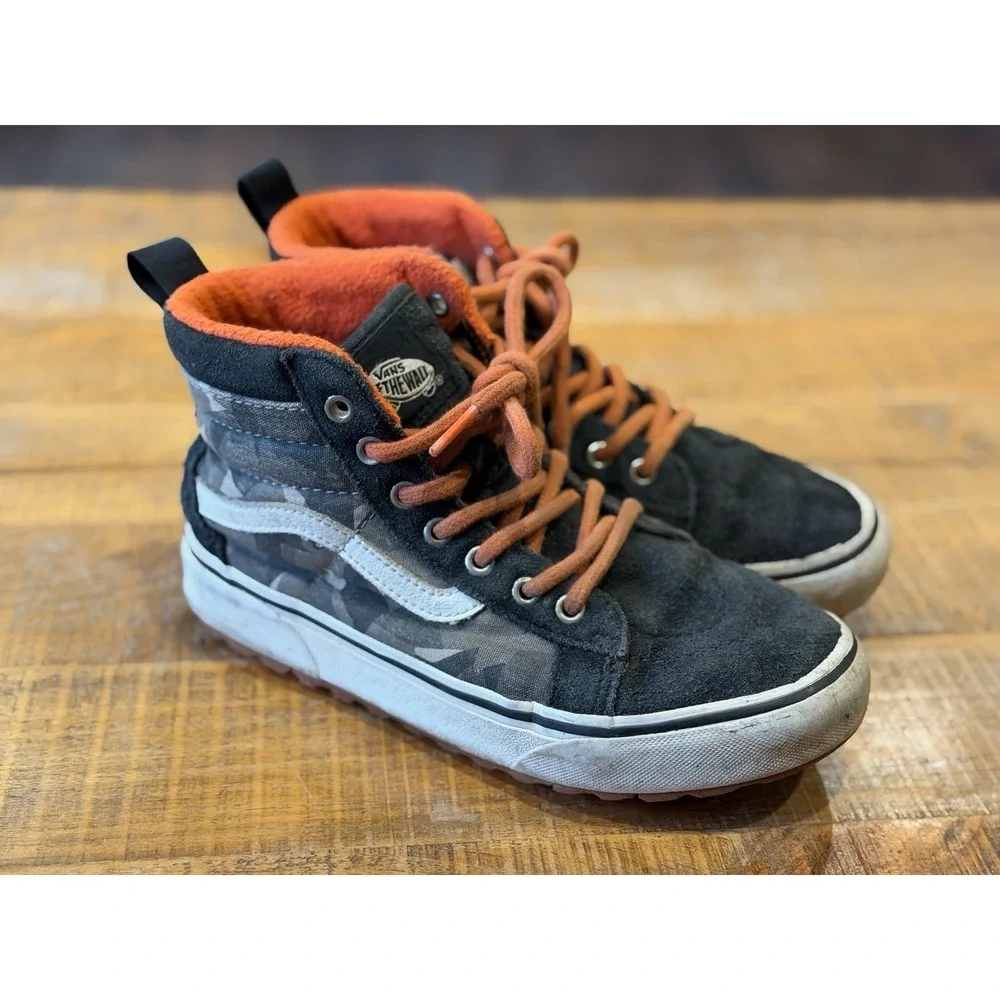 Boys‎ Girls VANS Insulated High Top Skate Shoes Camo Black  Orange Size 3 Kids